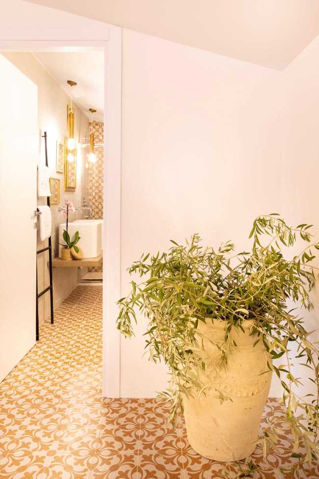 B&B traditional ceramic floor