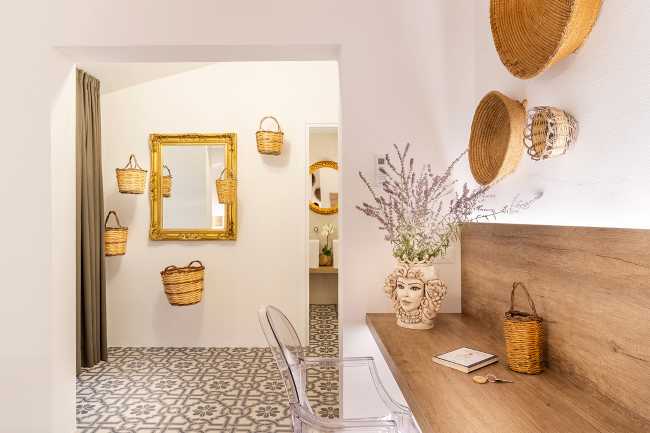 B&B wooden furniture traditional ceramic cladding