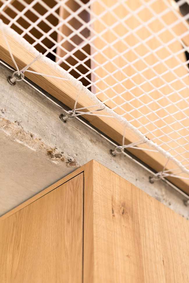 casa doble volumen red entresuelo detalle estructural cemento a la vista