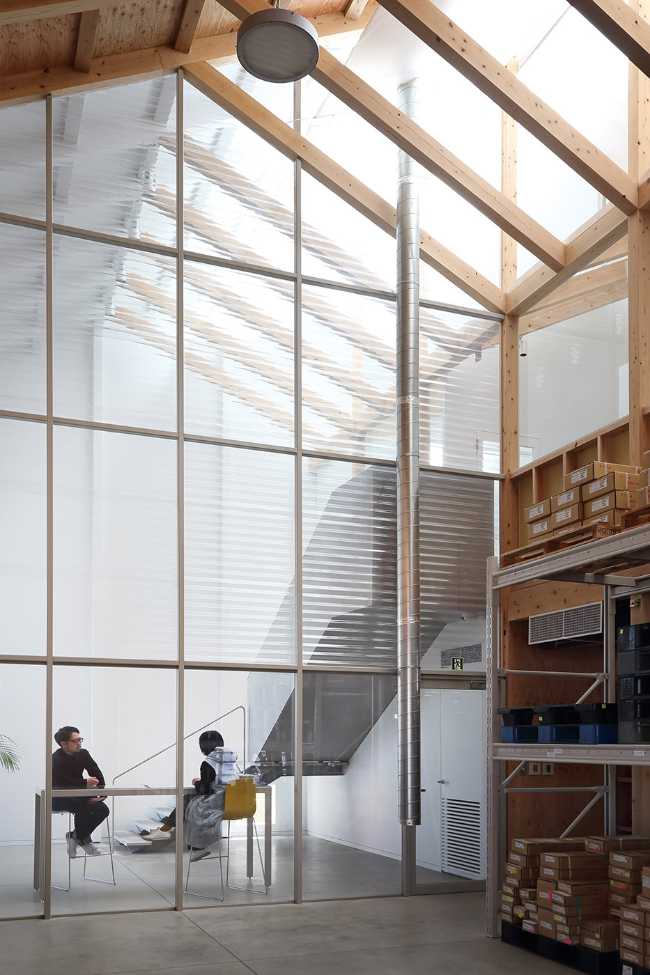 Transparent wall