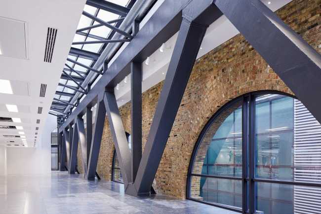 Structure in exposed steel