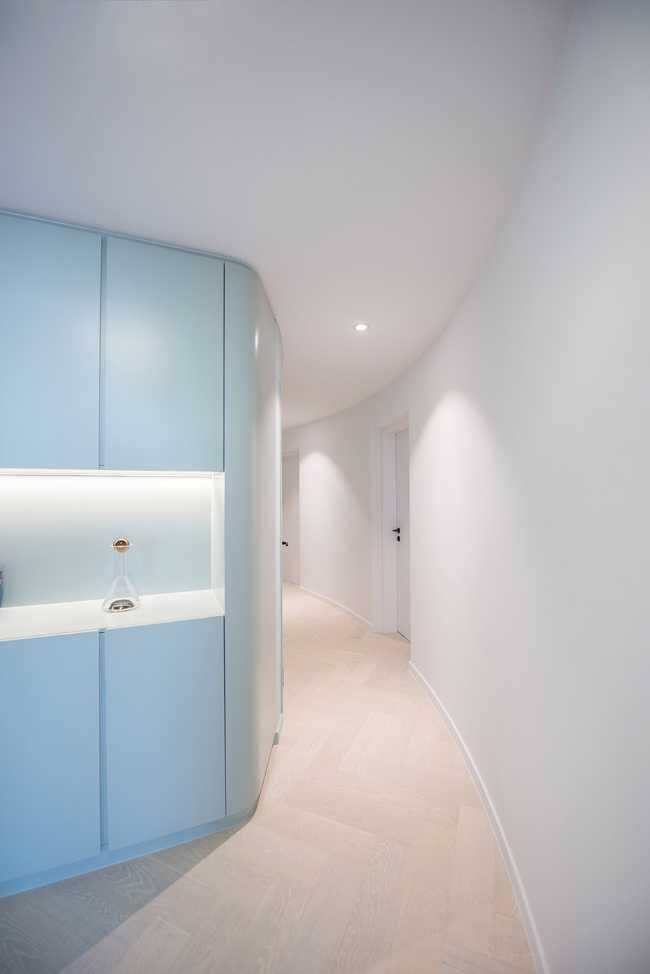 Minimal curved corridor