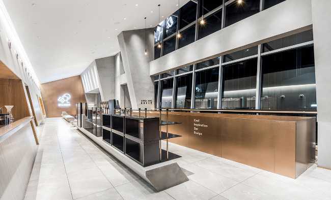 negozio Flagship Store Heytea arredi in metallo nero