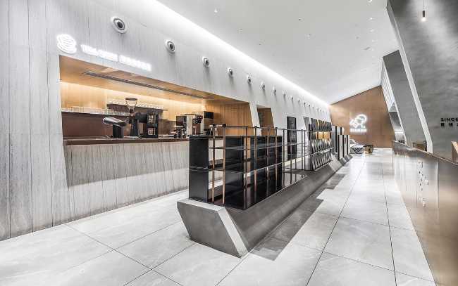 rivestimento in alluminio dorato e ceramica