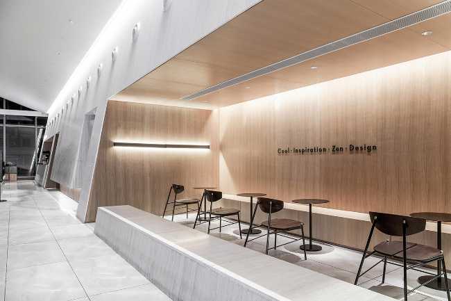 rivestimento in alluminio dorato e ceramica