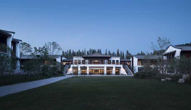 entrance hotel historical china gardens and park