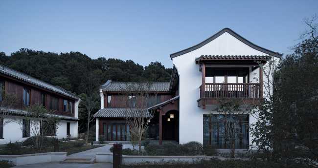 entrance hotel historical china facade finishes and wooden balconies