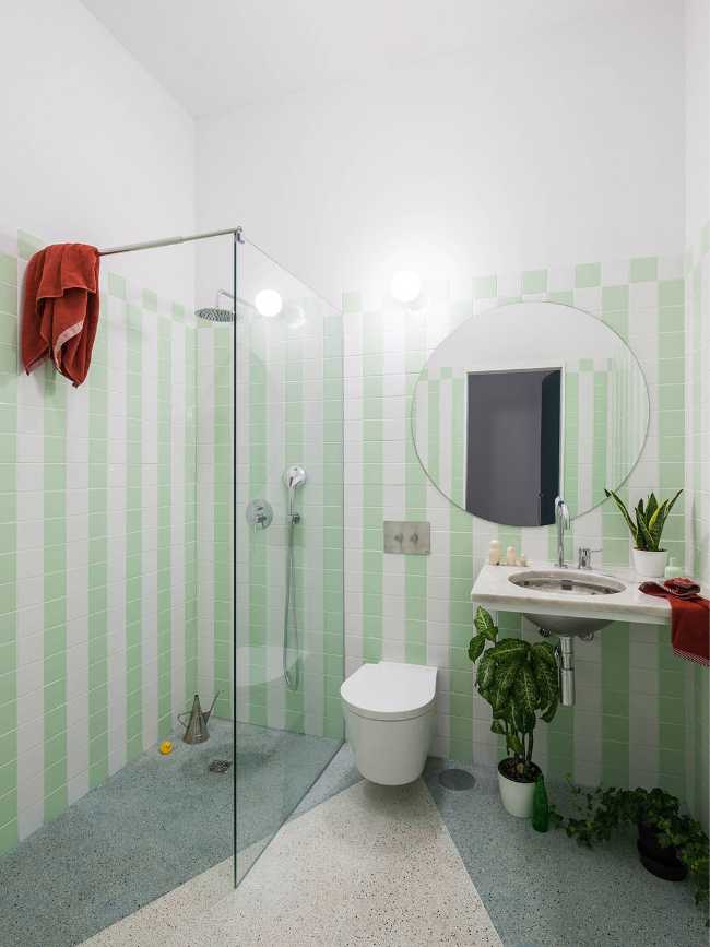 bathroom ceramic graphic vertical stripes