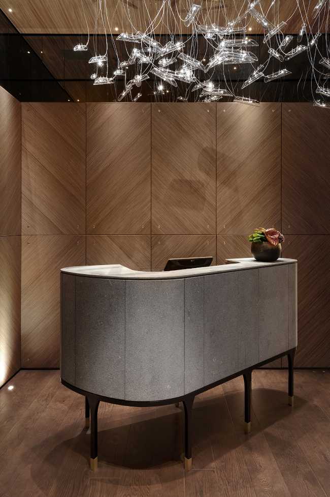 ristorante giapponese milano reception rivestimento parete legno