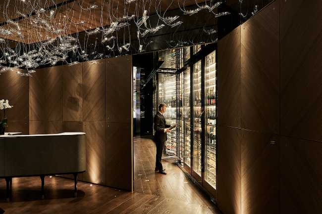 ristorante giapponese milano pavimento e rivestimento legno