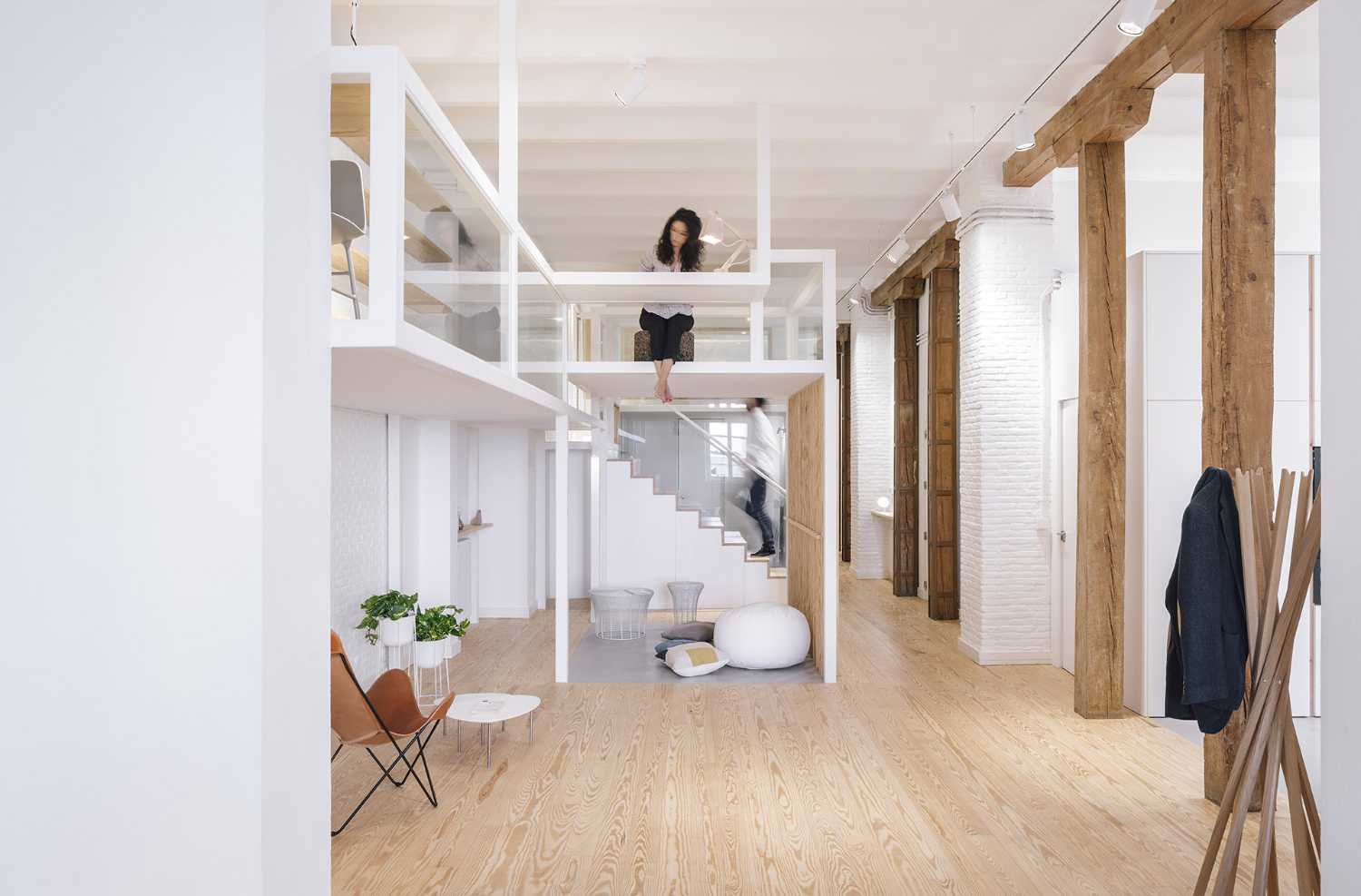 Loft with wooden and metal mezzanine