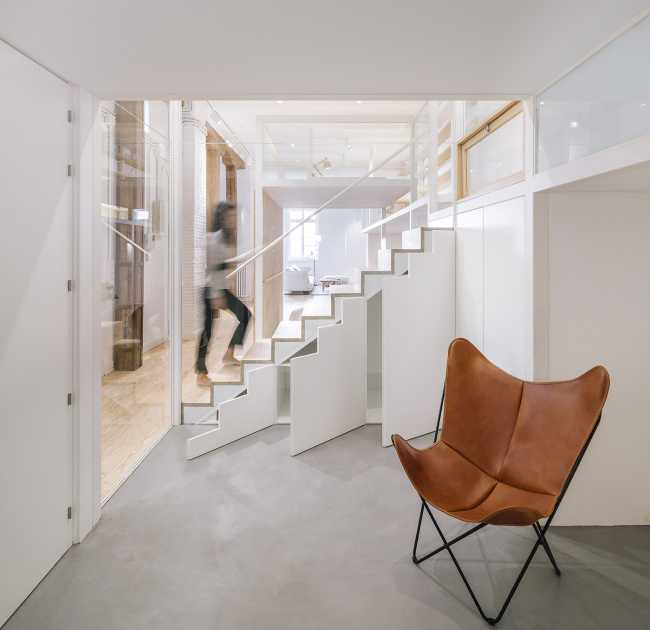 Silla de diseño con escalera