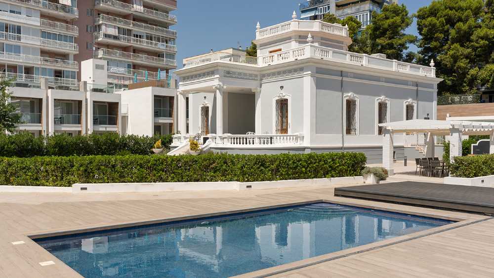 Hôtel, un condensé d'une villa. Le langage classique se marie au contemporain