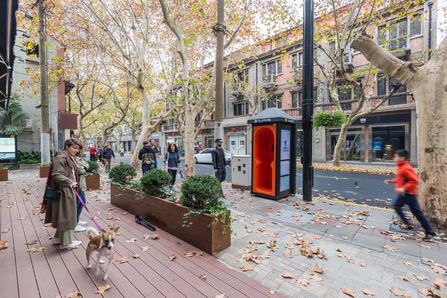 decoración urbana cabina de teléfono renovación de la sesión wifi usb naranja