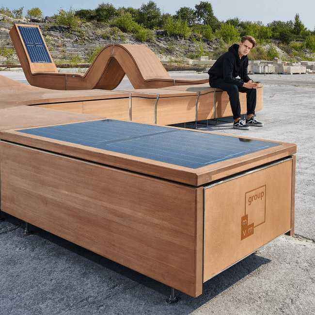 Bancos de madera serpentina