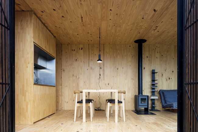 Wooden shelter with elementary shapes