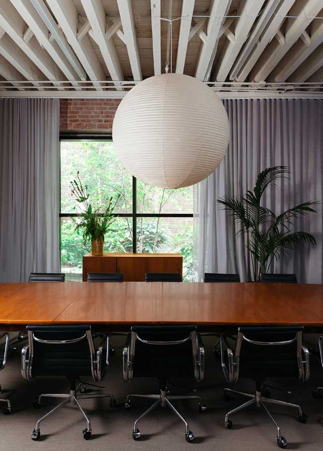 office new york open space meeting room exposed wooden beams