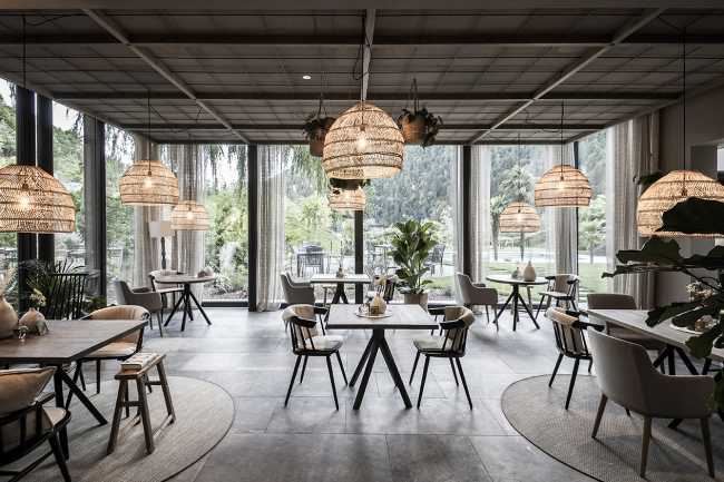 restaurant extension wood and metal structure