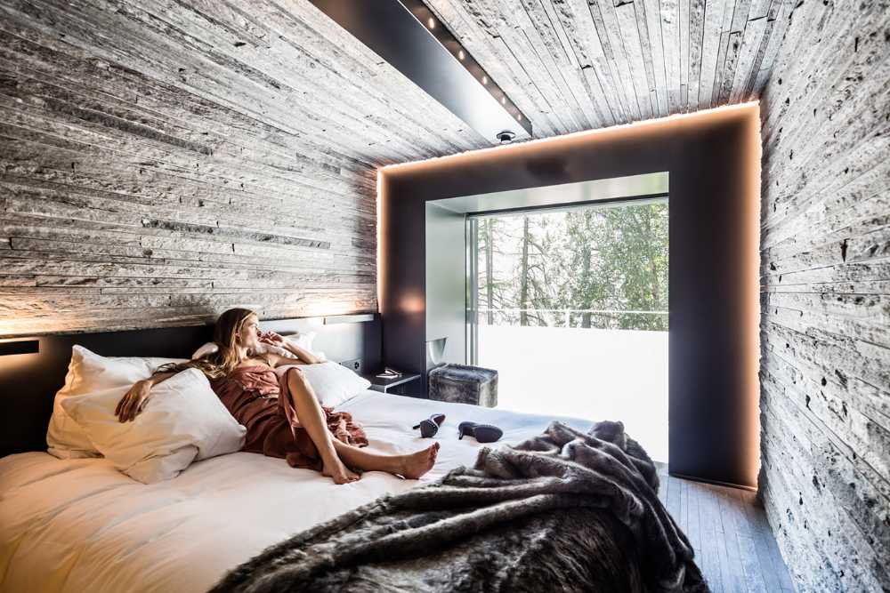 suite lusso hotel rivestimento pietra vista parco