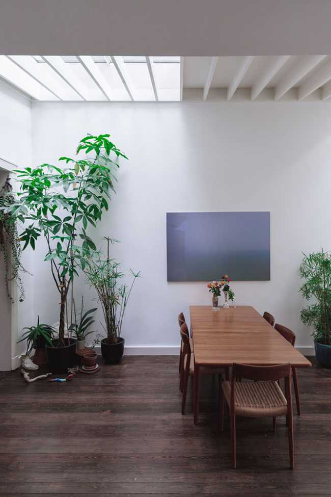 Interior vivienda con techo acristalado