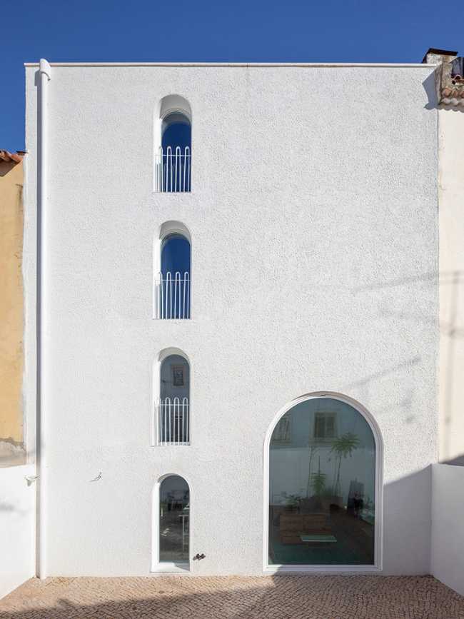 Facade with arched window