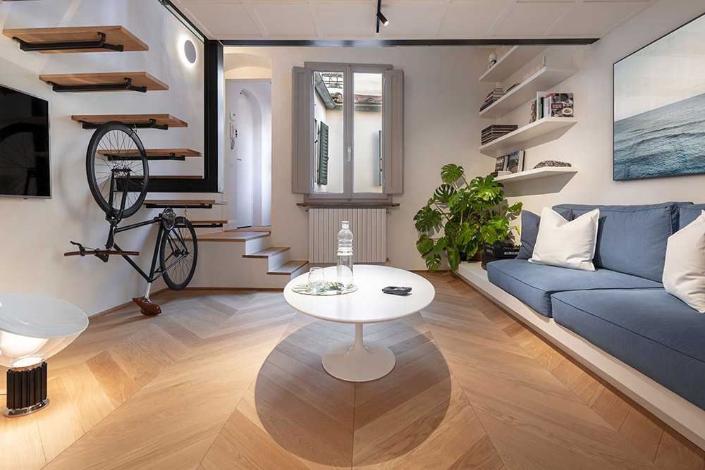 Apartment with arch