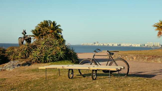 Bicicletta che si trasforma in un tavolo da picnic