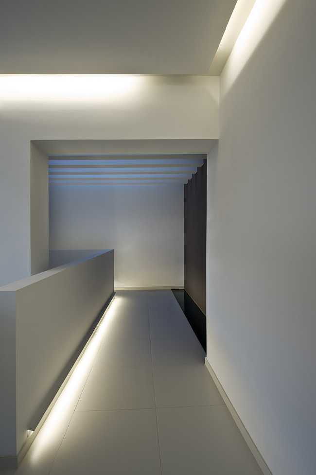 gallery room lighting neon floor