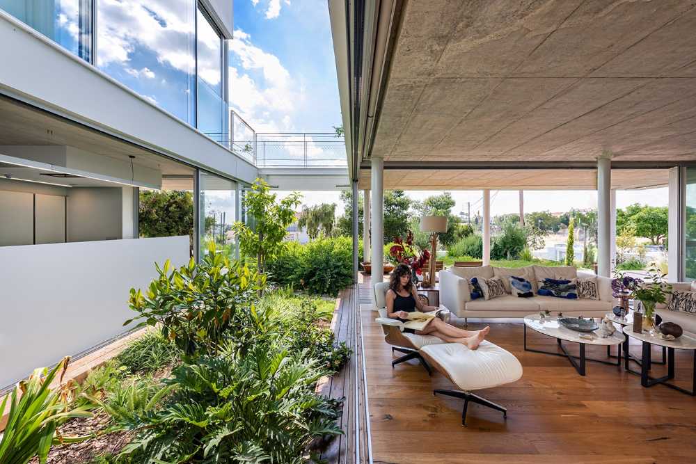 patio jardín piso madera vidriera