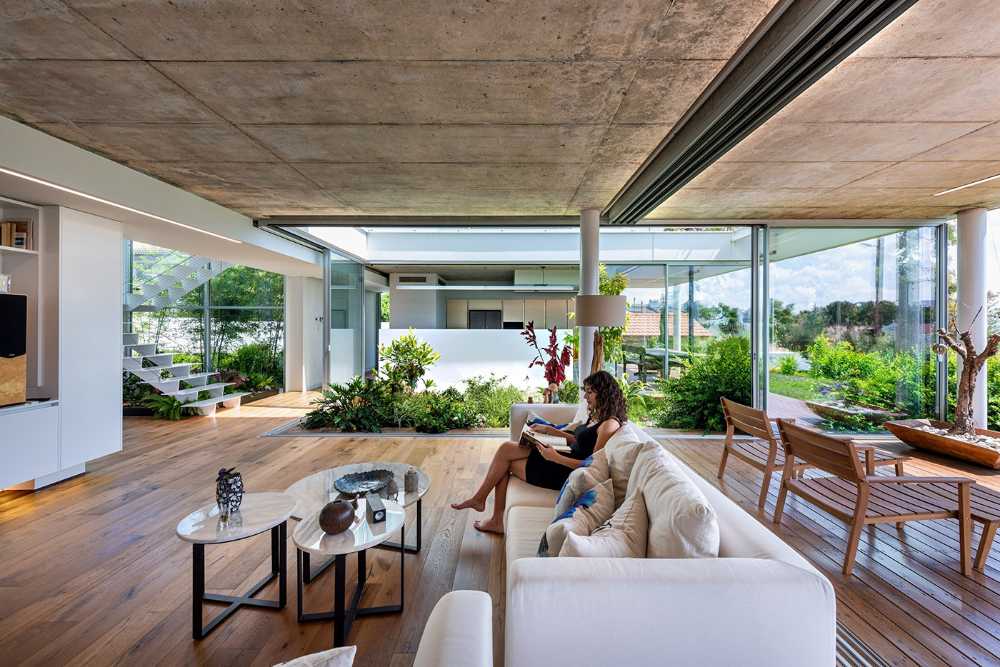 patio jardín piso madera vidriera
