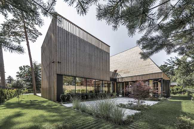 Villa in contemporary wood