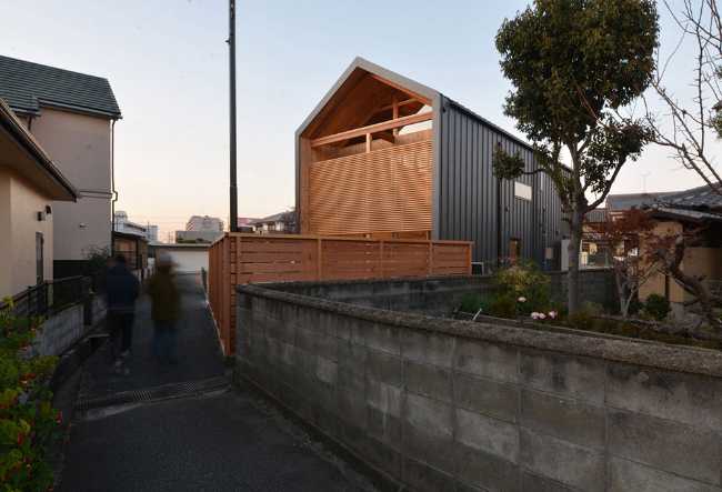 Vivienda de madera revestida de metal