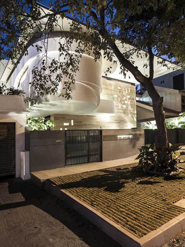 B One, il cortile interno è il cuore della villa sostenibile