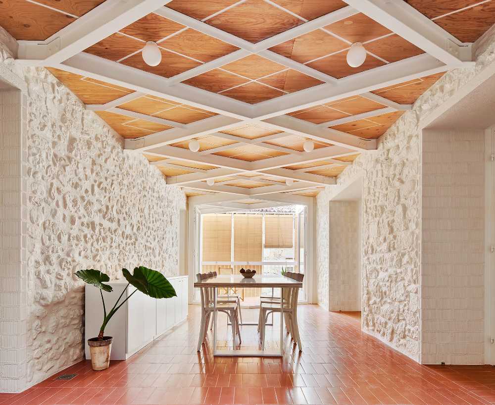 sala da pranzo soffitto in legno