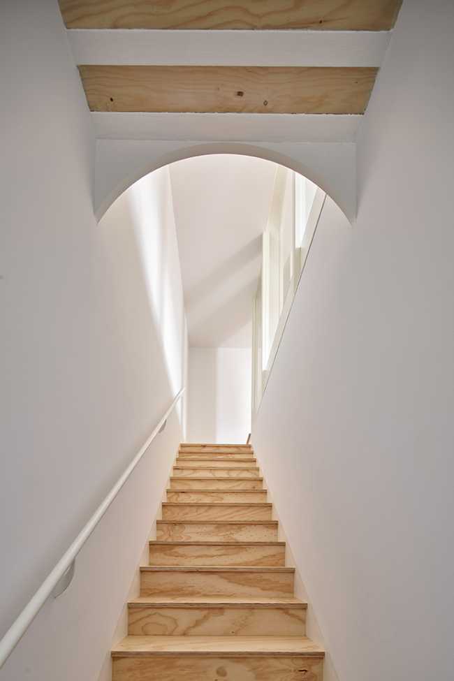 dettaglio scala in legno