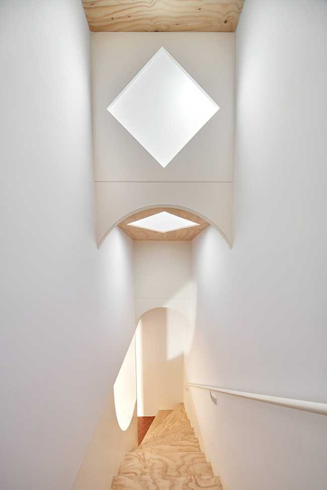 dettaglio scala in legno