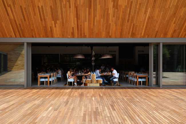 Restaurante de madera vetrata