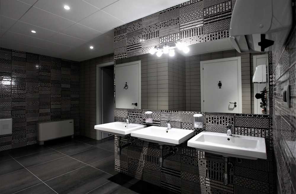 Offices for Pegaso University whit large-format slabs produced by Iris Ceramica