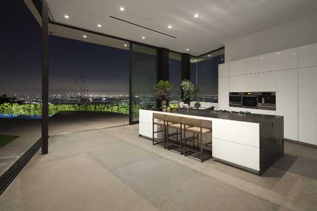 Piscine à débordement pour une luxueuse résidence à Los Angeles