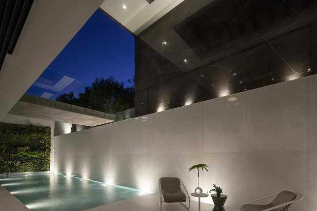 Piscine à débordement pour une luxueuse résidence à Los Angeles