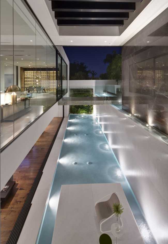 Piscine à débordement pour une luxueuse résidence à Los Angeles