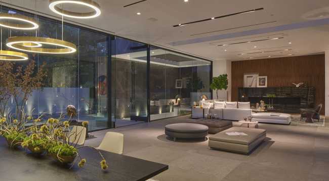 Piscine à débordement pour une luxueuse résidence à Los Angeles