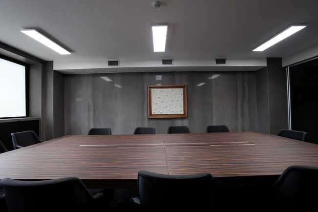 Offices for Pegaso University whit large-format slabs produced by Iris Ceramica