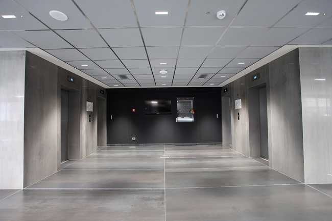 Offices for Pegaso University whit large-format slabs produced by Iris Ceramica