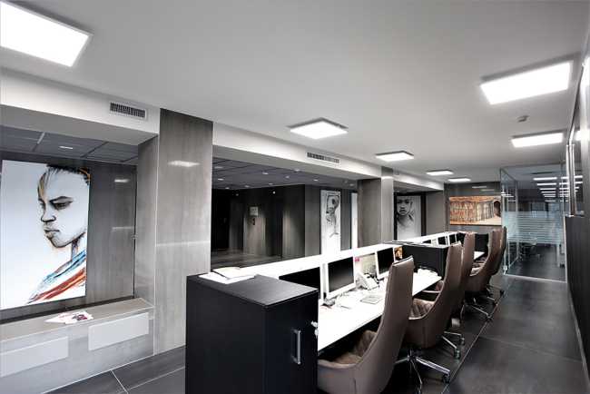 Offices for Pegaso University whit large-format slabs produced by Iris Ceramica