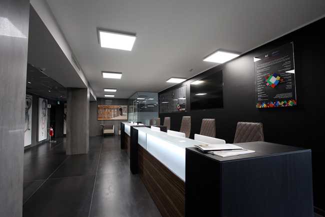 Offices for Pegaso University whit large-format slabs produced by Iris Ceramica