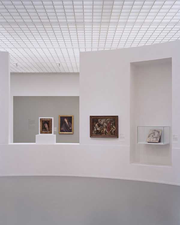 Interior niches walls for exhibition works
