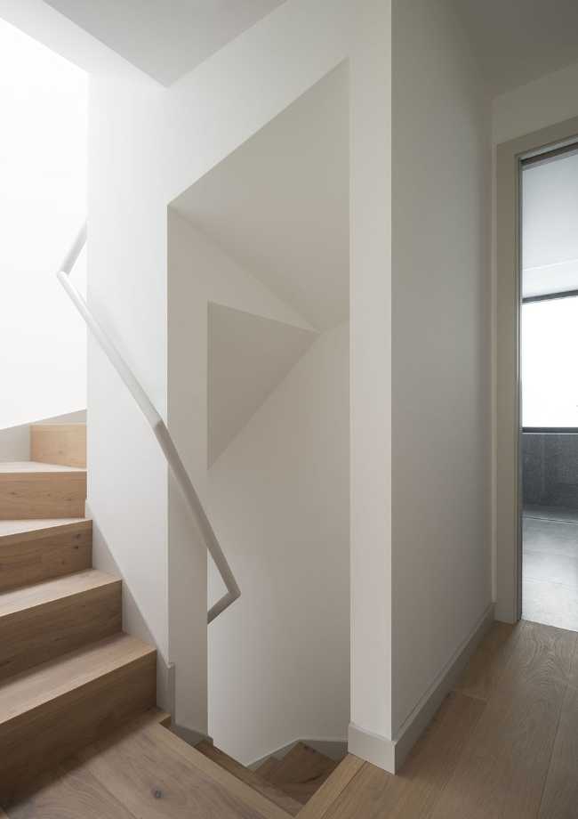 escalera revestimiento madera