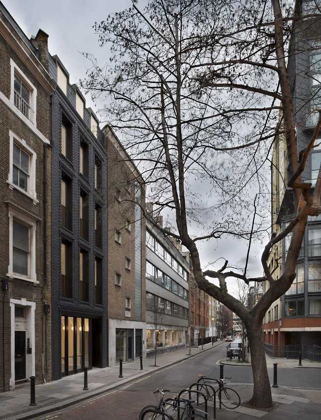 fachada ladrillos negros