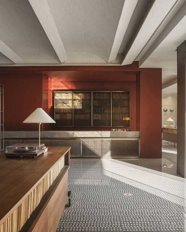 libreria reception legno